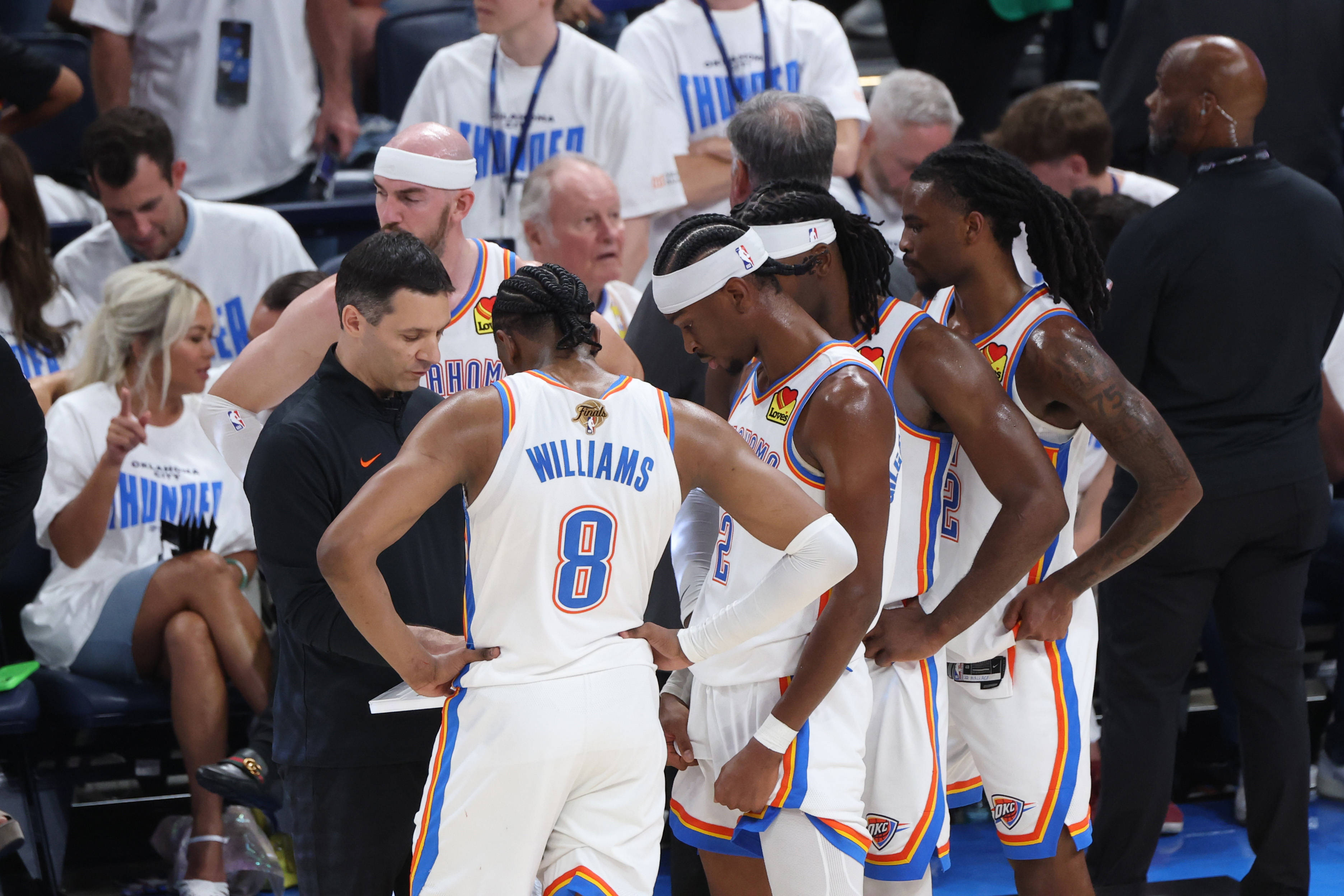 关键时刻上海海港调整名单以备NBA总决赛，绝杀压哨环节打磨，质疑声仍在，阵容厚度经受考验的简单介绍