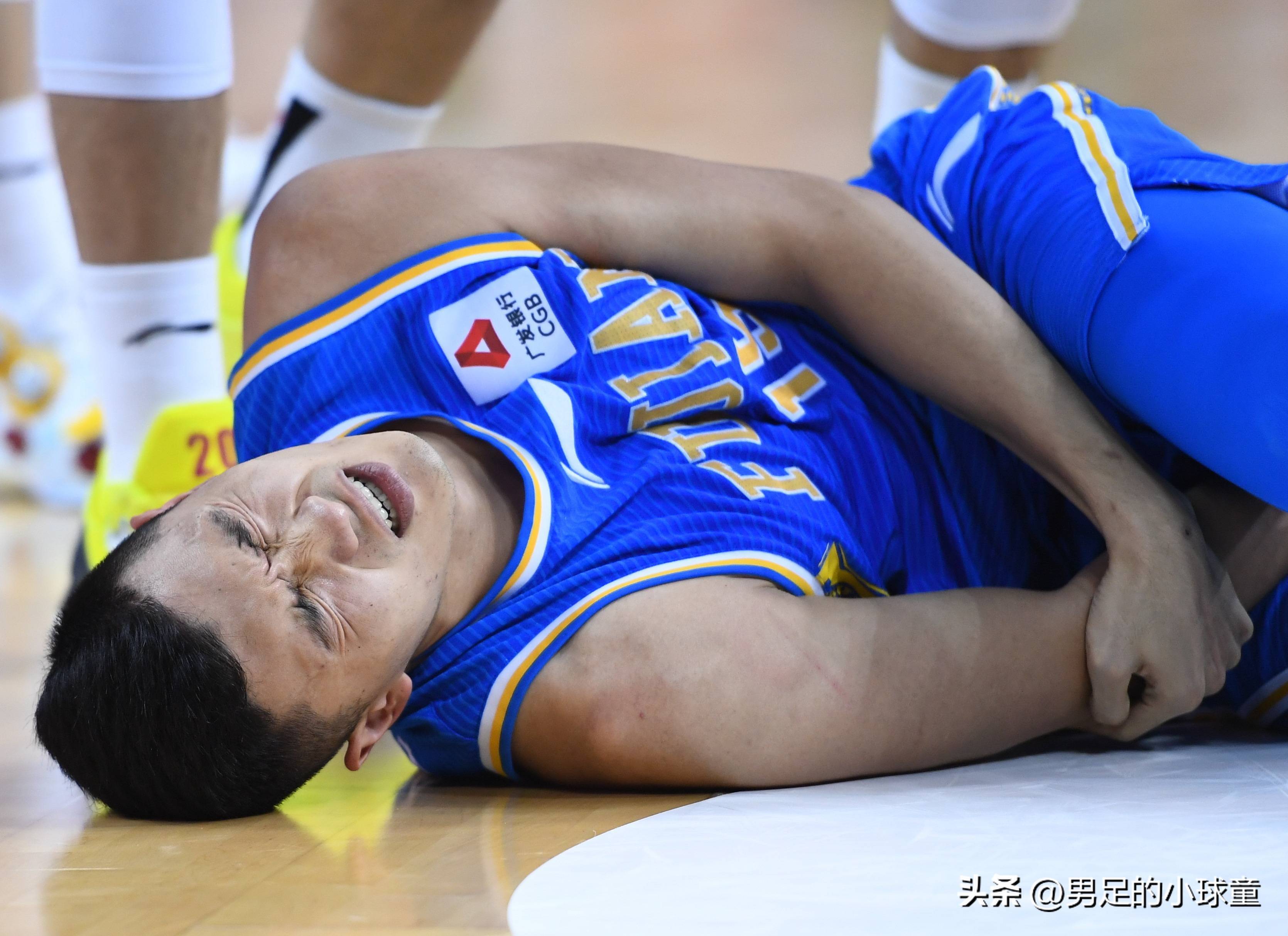 转会期体能课后,葡萄牙体育队长鼓劲备战CBA季后赛,赛场秩序良好,心理建设被强调的简单介绍 转会期体能课后,葡萄牙体育队长鼓劲备战CBA季后赛,赛场秩序良好,心理建设被强调的简单介绍