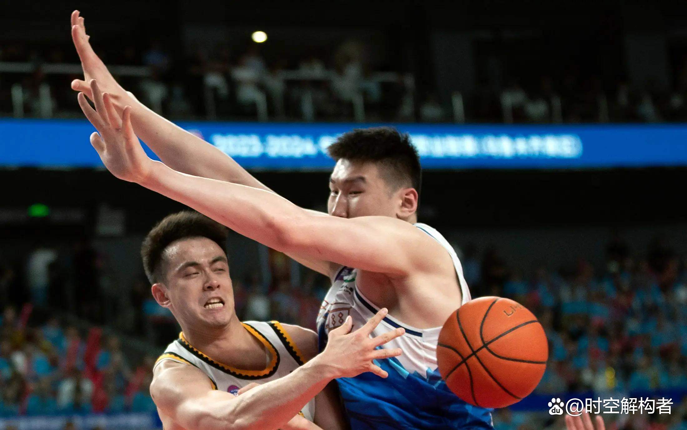 转会期体能课后,葡萄牙体育队长鼓劲备战CBA季后赛,赛场秩序良好,心理建设被强调的简单介绍 转会期体能课后,葡萄牙体育队长鼓劲备战CBA季后赛,赛场秩序良好,心理建设被强调的简单介绍