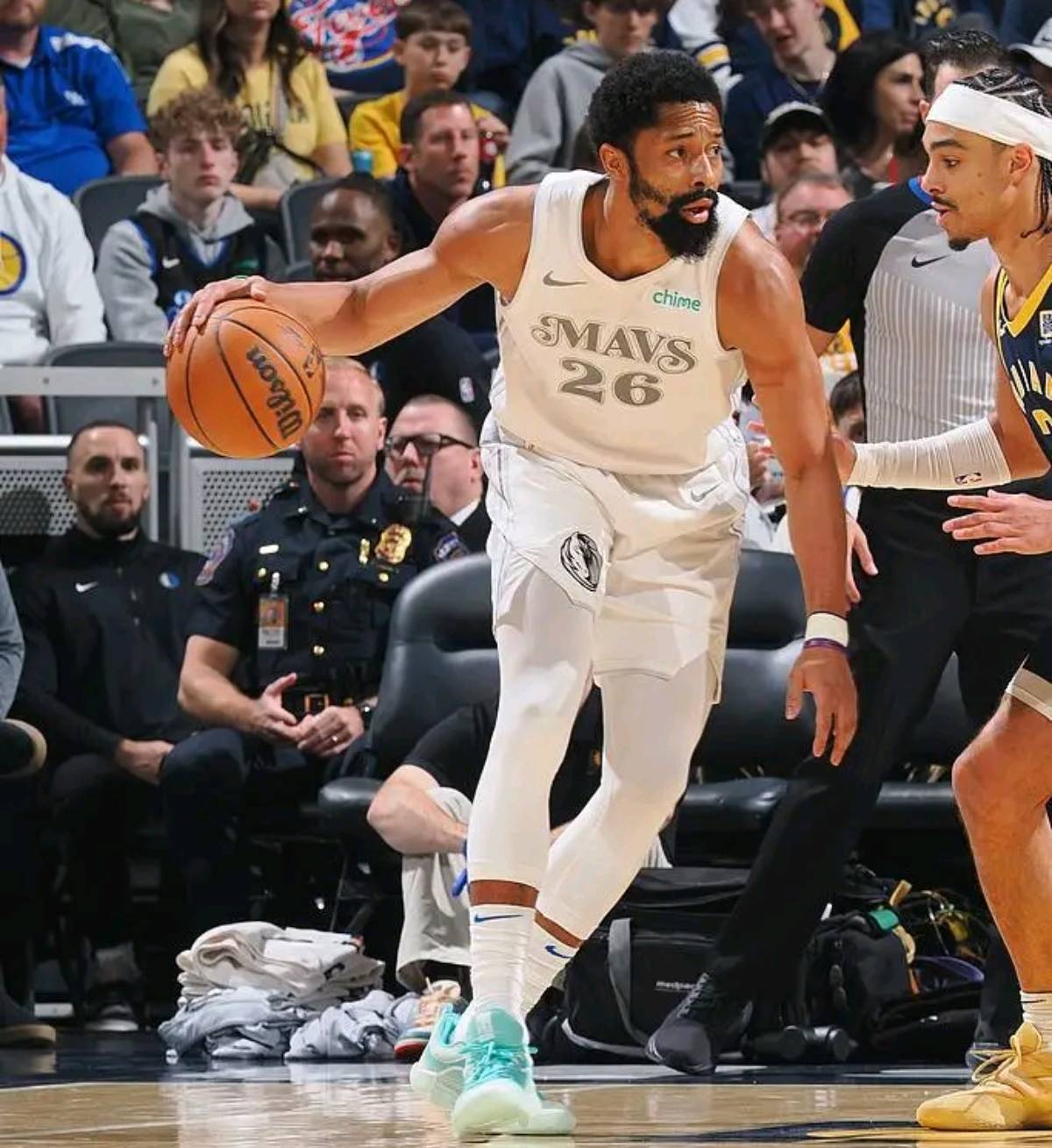 包含风云突变!夏洛特黄蜂冲刺阶段回应争议;CBA季后赛版图或变;管理层满意;更衣室氛围转暖的词条 包含风云突变!夏洛特黄蜂冲刺阶段回应争议;CBA季后赛版图或变;管理层满意;更衣室氛围转暖的词条